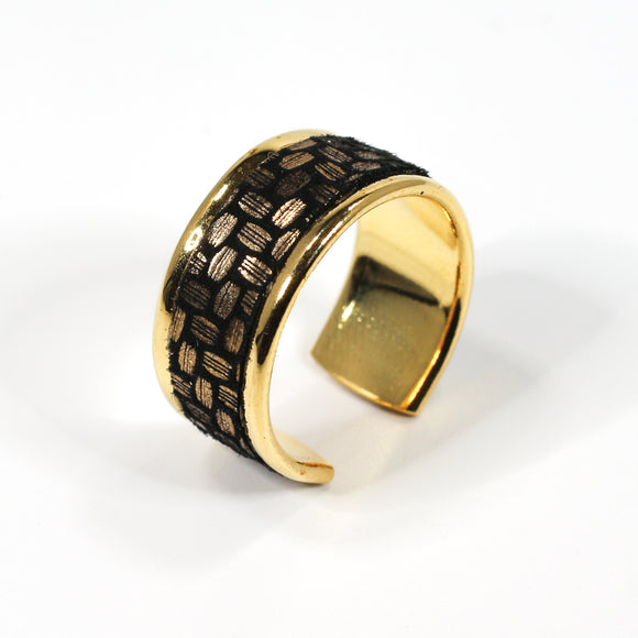 Bague en Cuir Noir Grain Doré